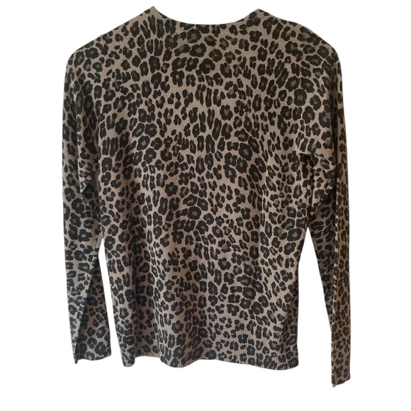 Croft & Barrow Women's Button Lightweight Gray Leopard Animal Print Cardigan XS - Picture 3 of 9
